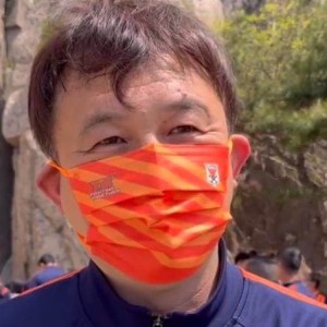 开云下载-泰山队登山祈福方昊率先登顶 郝伟：把联赛完成好