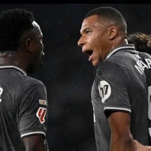 开云平台-皇马变阵自寻烦恼 双星救主成功但下回呢？