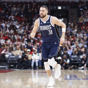 开云app-克莱谈三分Zone：找到空位&amp;调整姿势出手 当我有信心时都能投进