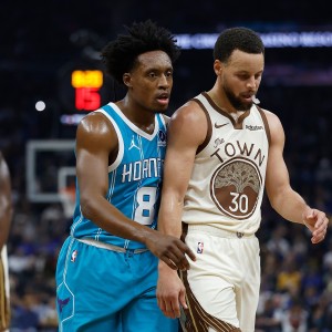 kaiyun-克拉克声援库里：我们想看他每场飚进12记三分 别再对他生拉硬拽