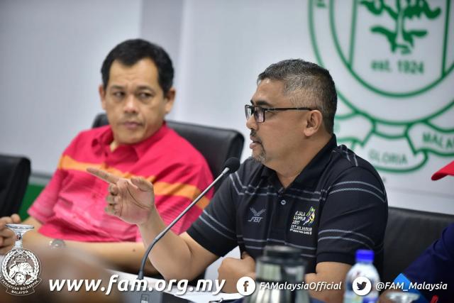 1665713201402031037.png 大马足协秘书长阿兹曼(右)与足协主席阿明.png